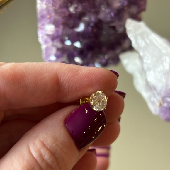 One pair 14kt yellow gold 2cttw moissanite screw back earrings - Picture 6 of 7